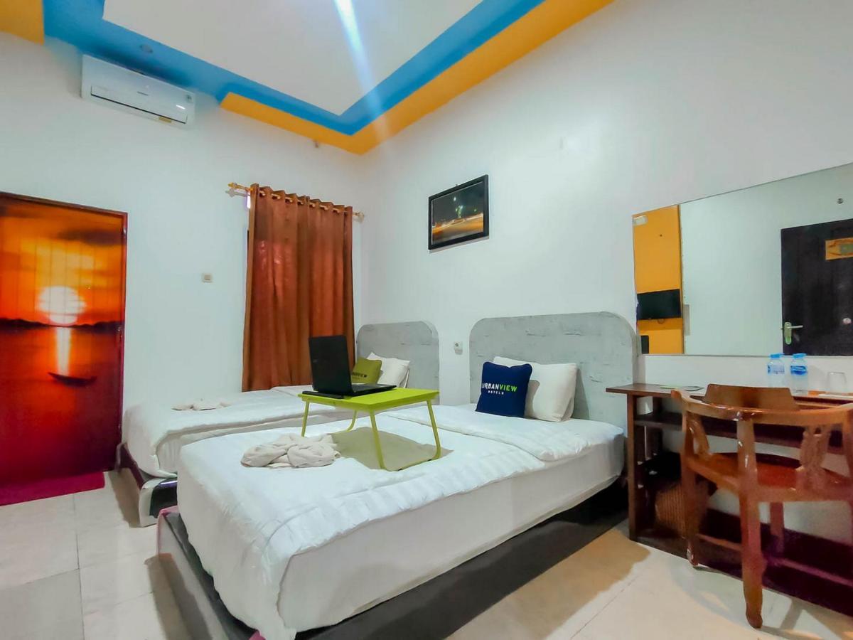 Urbanview Hotel Bagoes Sintang By Reddoorz Exterior photo